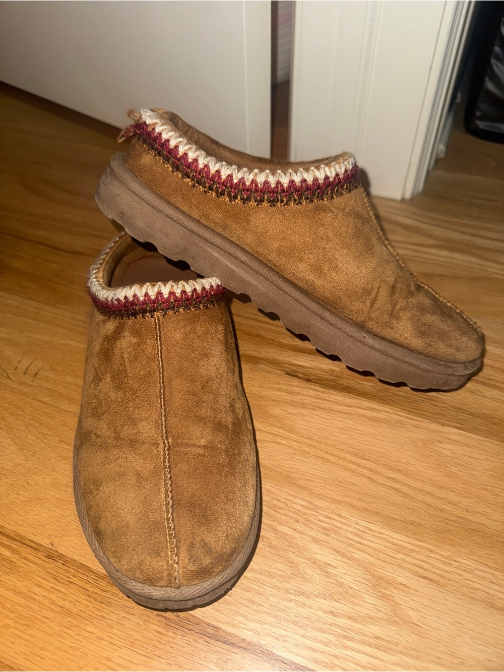 Fake Ugg slip on shoes